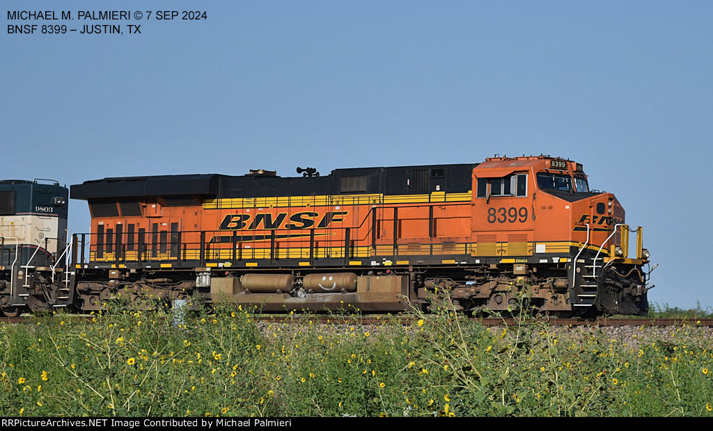 BNSF ES44C4 8399